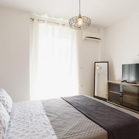 Mandraki City Center Apartments Rhodes City Bagian luar foto